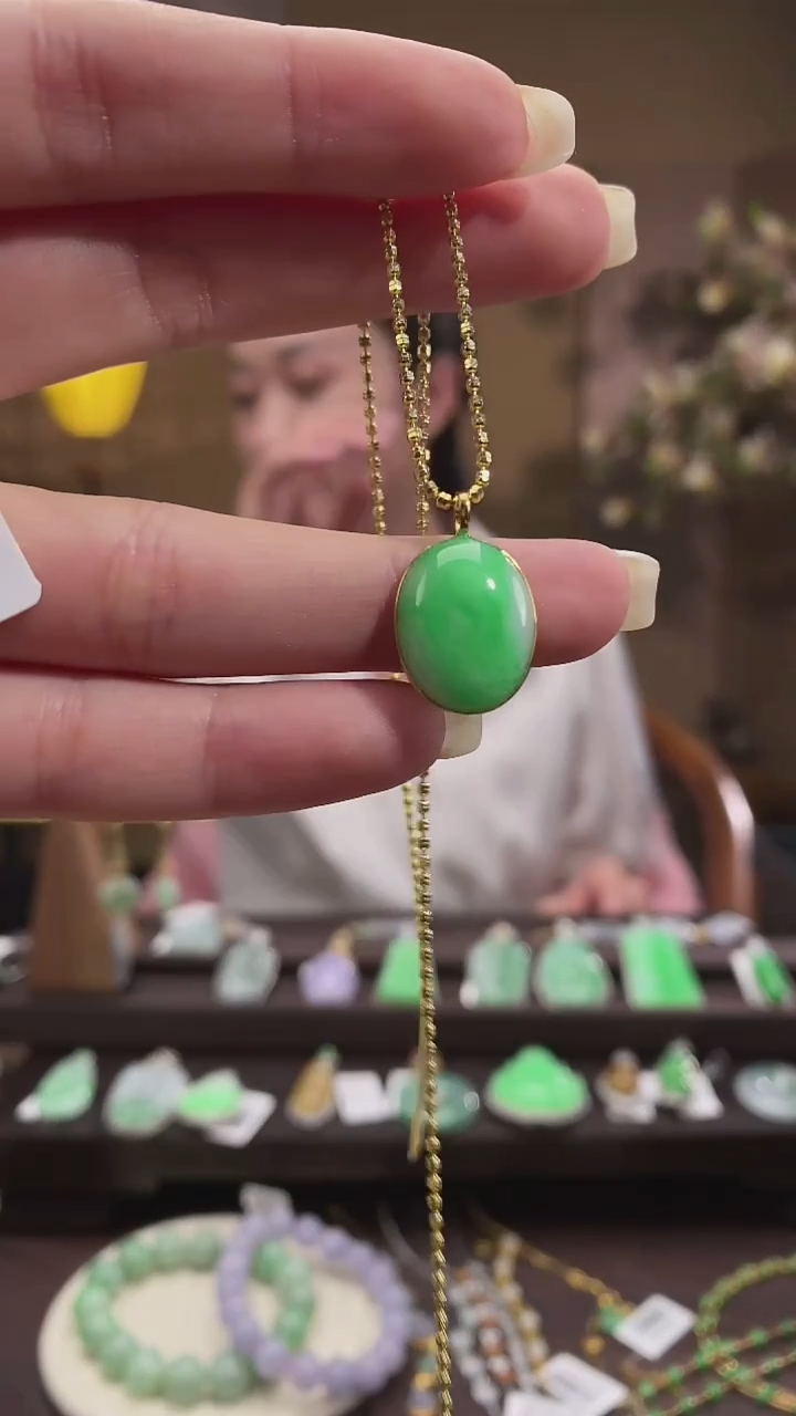 吊坠(不含链)18K金镶嵌翡翠蛋面