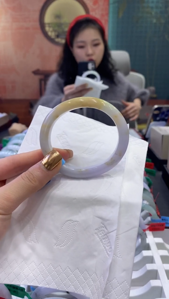 【闪购商品】翡翠手镯未镶嵌多人10670