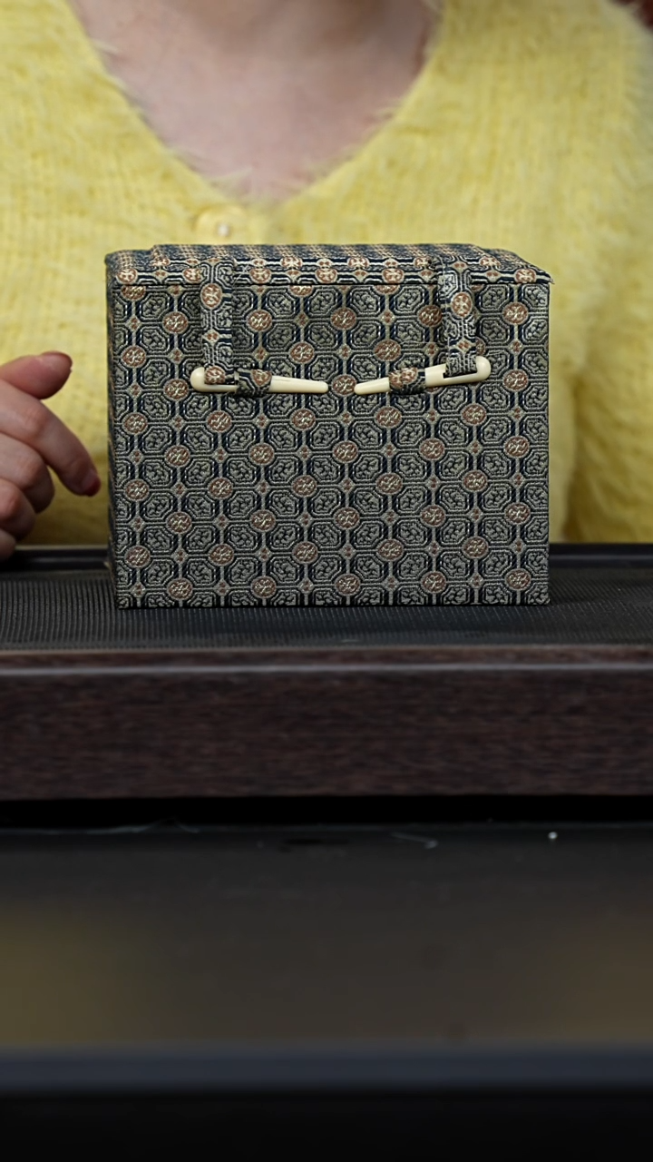 【闪购商品】紫砂茶壶梨皮段盒子