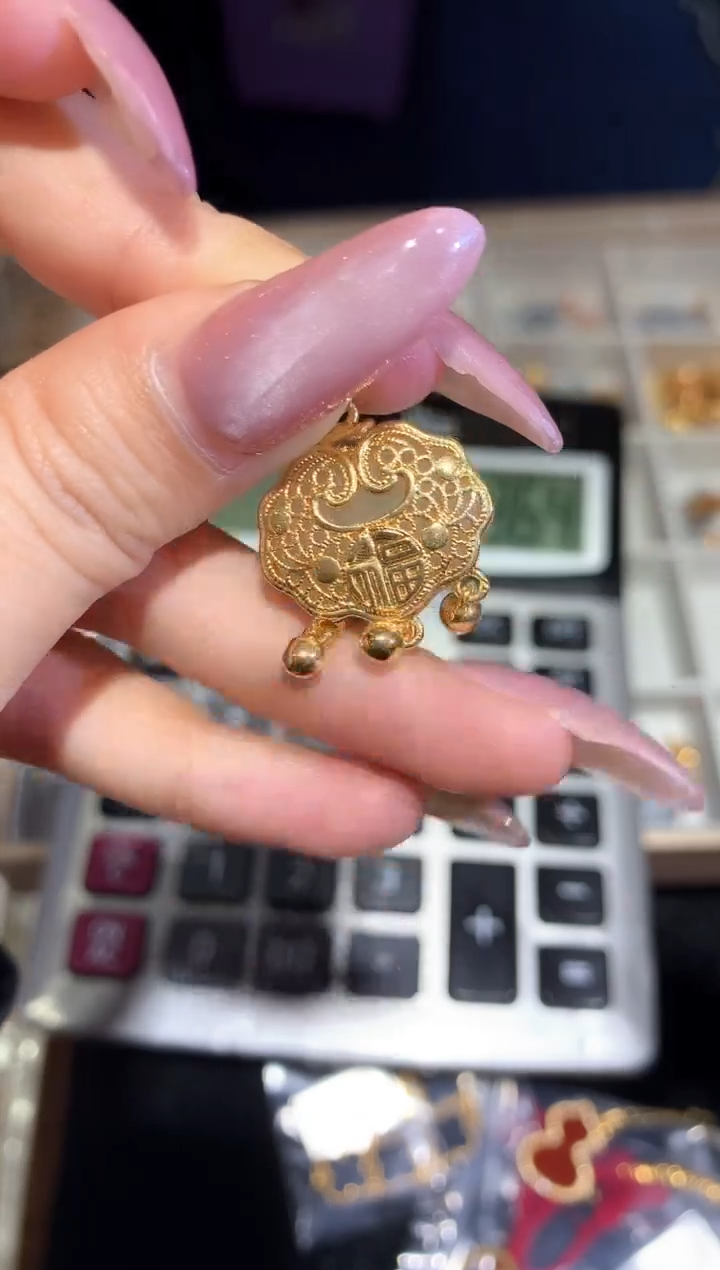 【闪购商品】18K金吊坠(不含链)a34 锁