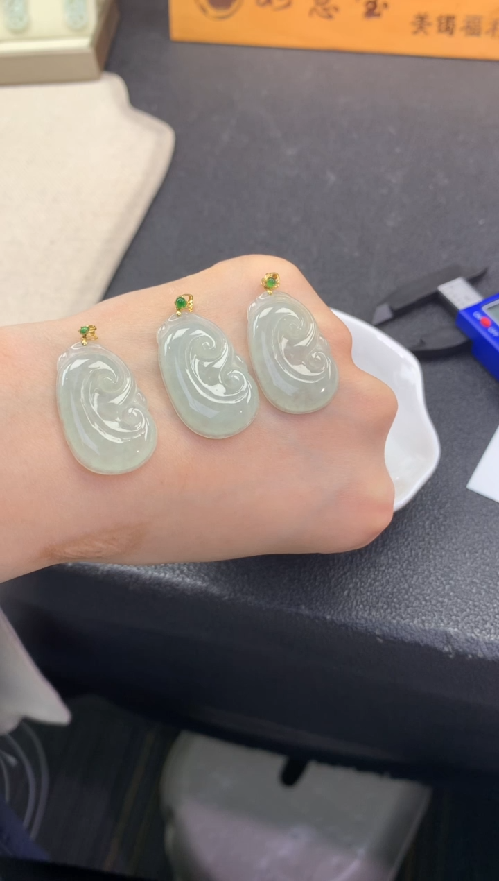 翡翠18K金镶嵌颈饰FA135 翡翠如意 多样性发其一赠皮绳