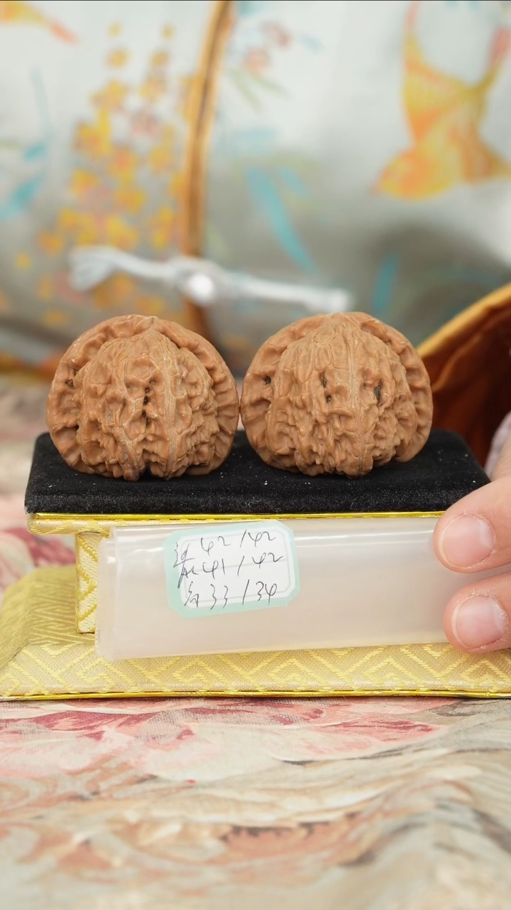 【闪购商品】文玩核桃把件白狮子