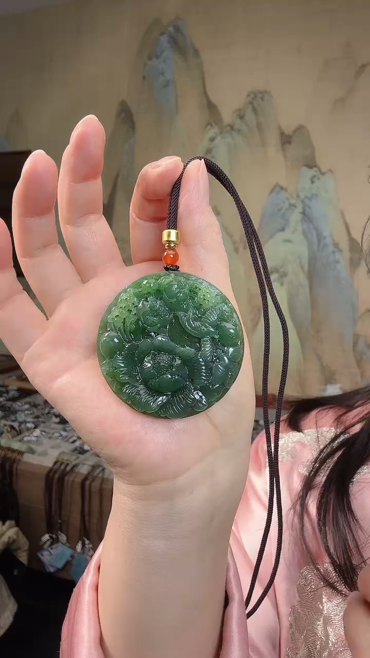 颈饰未镶嵌和田玉.