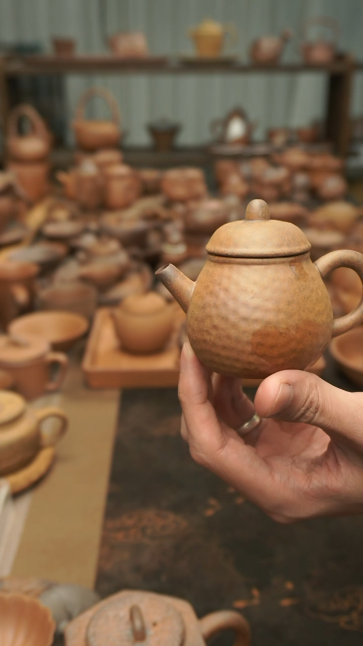 老岩泥深****）锤纹小梨壶