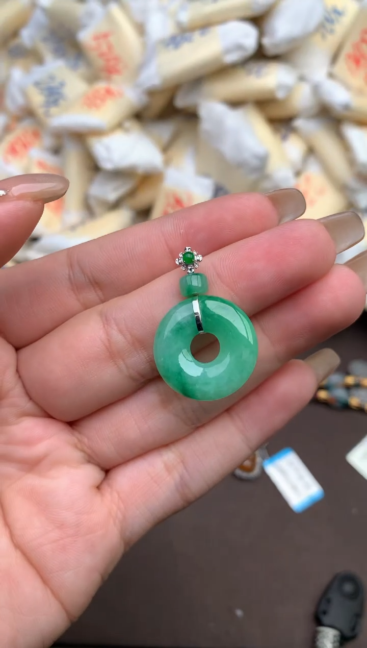 【闪购商品】翡翠挂件18K金镶嵌—