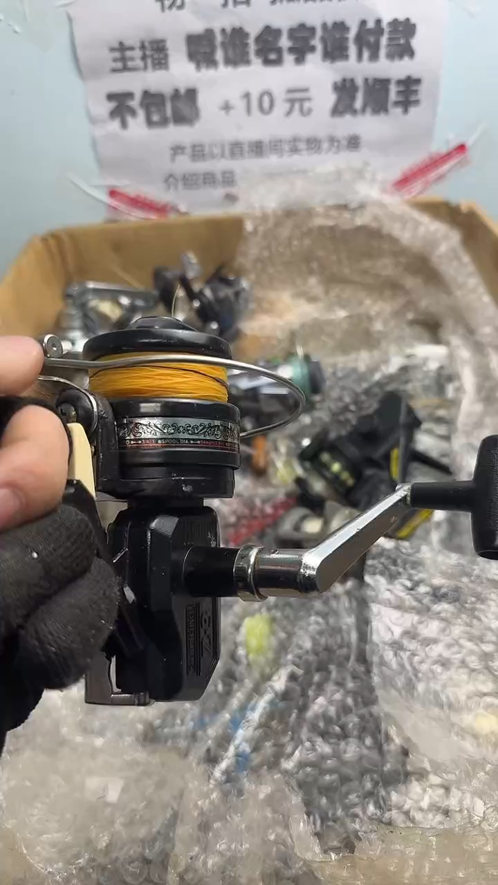 李*鰍钓鱼轮，微瑕孤品，成色，型号直播间讲解为准，看好再下单。