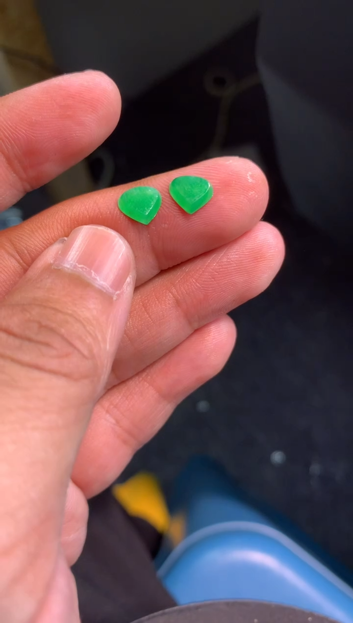 【闪购商品】翡翠颈饰未镶嵌爱心一对