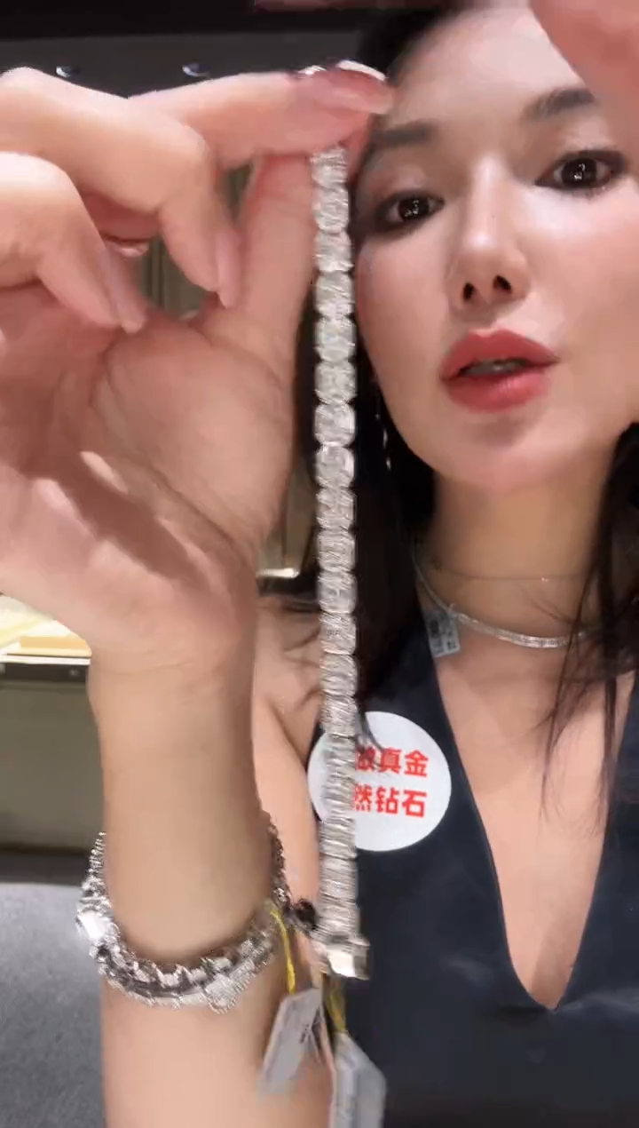 手链18K金镶嵌钻石4 克拉大冰糖