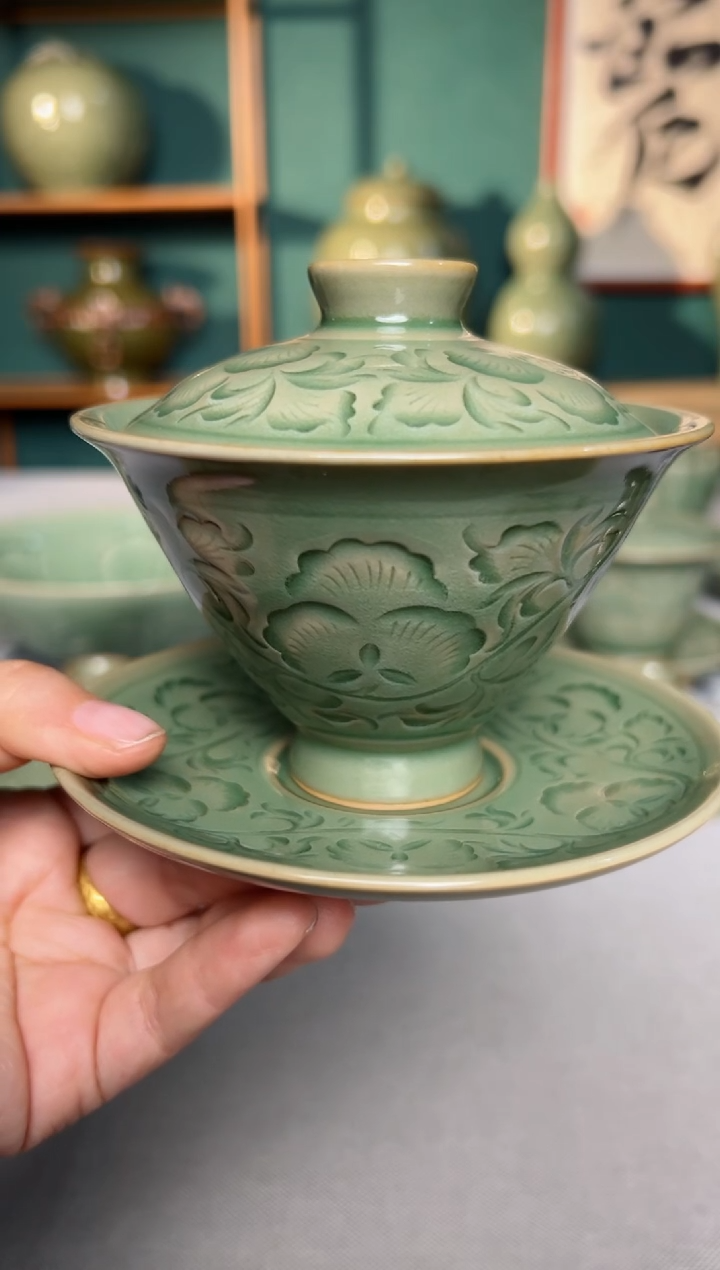 【闪购商品】其他纯手工秘色暗刻缠枝牡丹到了三才盖碗