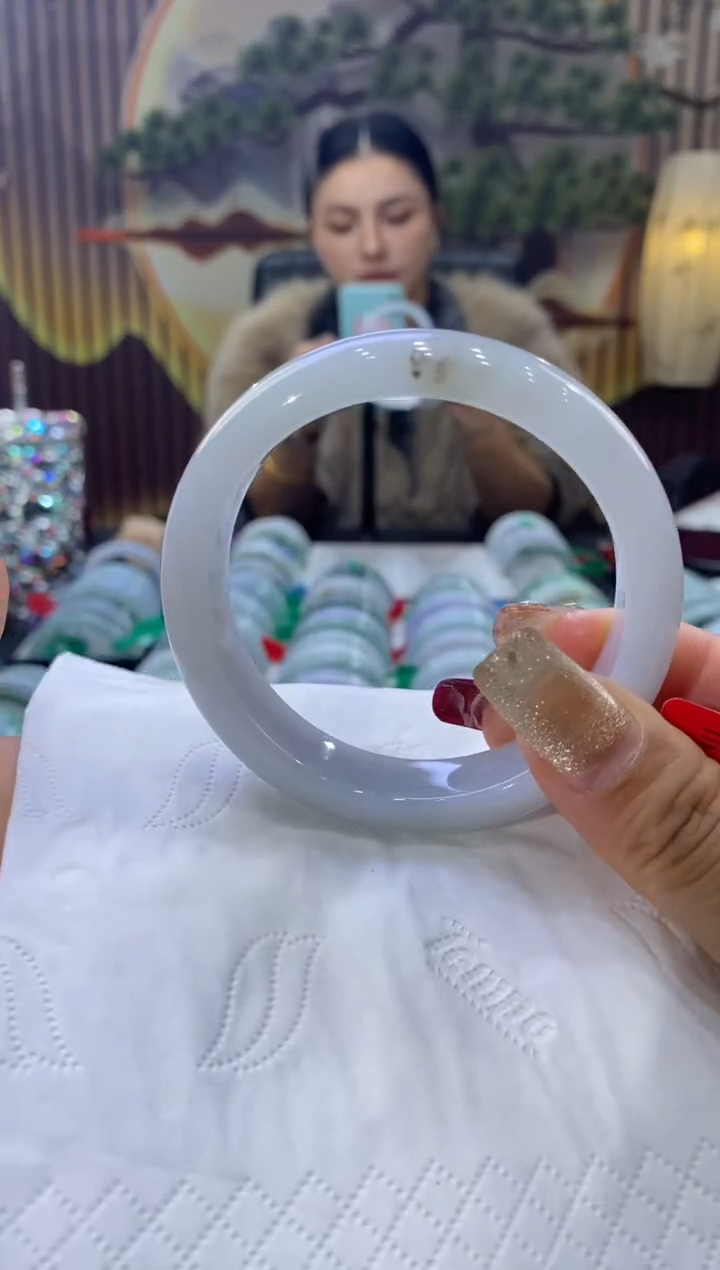 【闪购商品】翡翠手镯未镶嵌多人08355