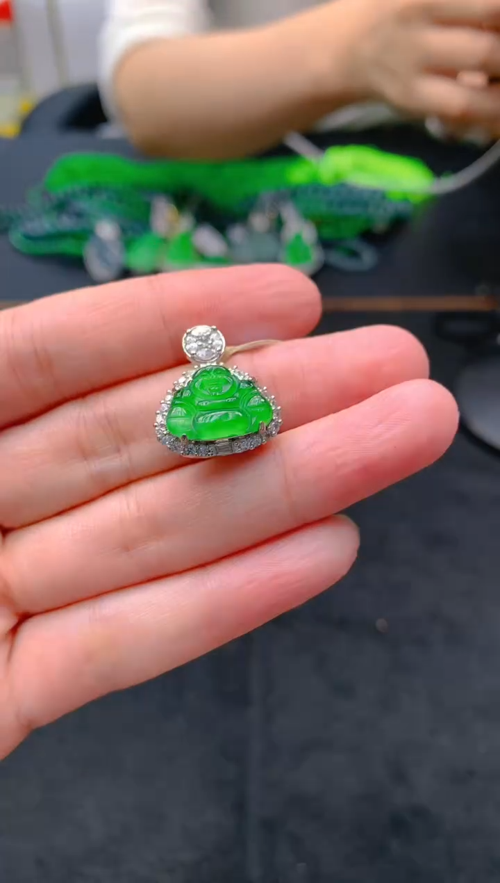 翡翠未镶嵌颈饰天然A货翡翠