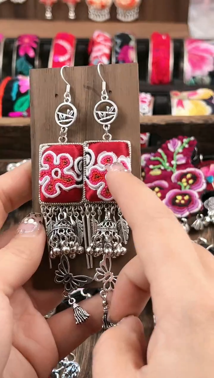 【闪购商品】织绣民族风老绣饰品104