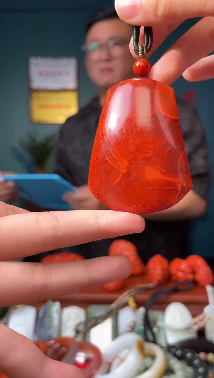 南红玛瑙未镶嵌颈饰吊坠