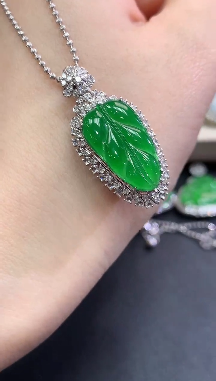 【闪购商品】翡翠颈饰18K金镶嵌C61   