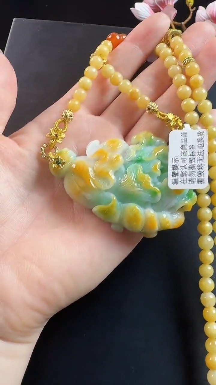 颈饰未镶嵌翡翠白菜