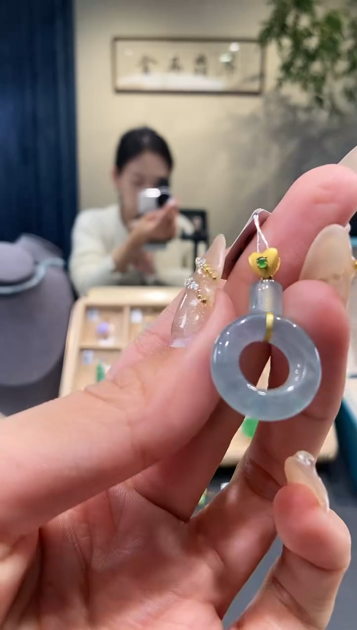 【闪购商品】翡翠吊坠(不含链)18K金镶嵌甜甜圈