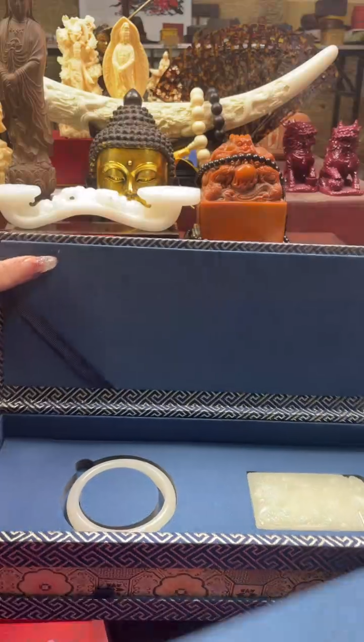 【闪购商品】一一一一一一188两个白