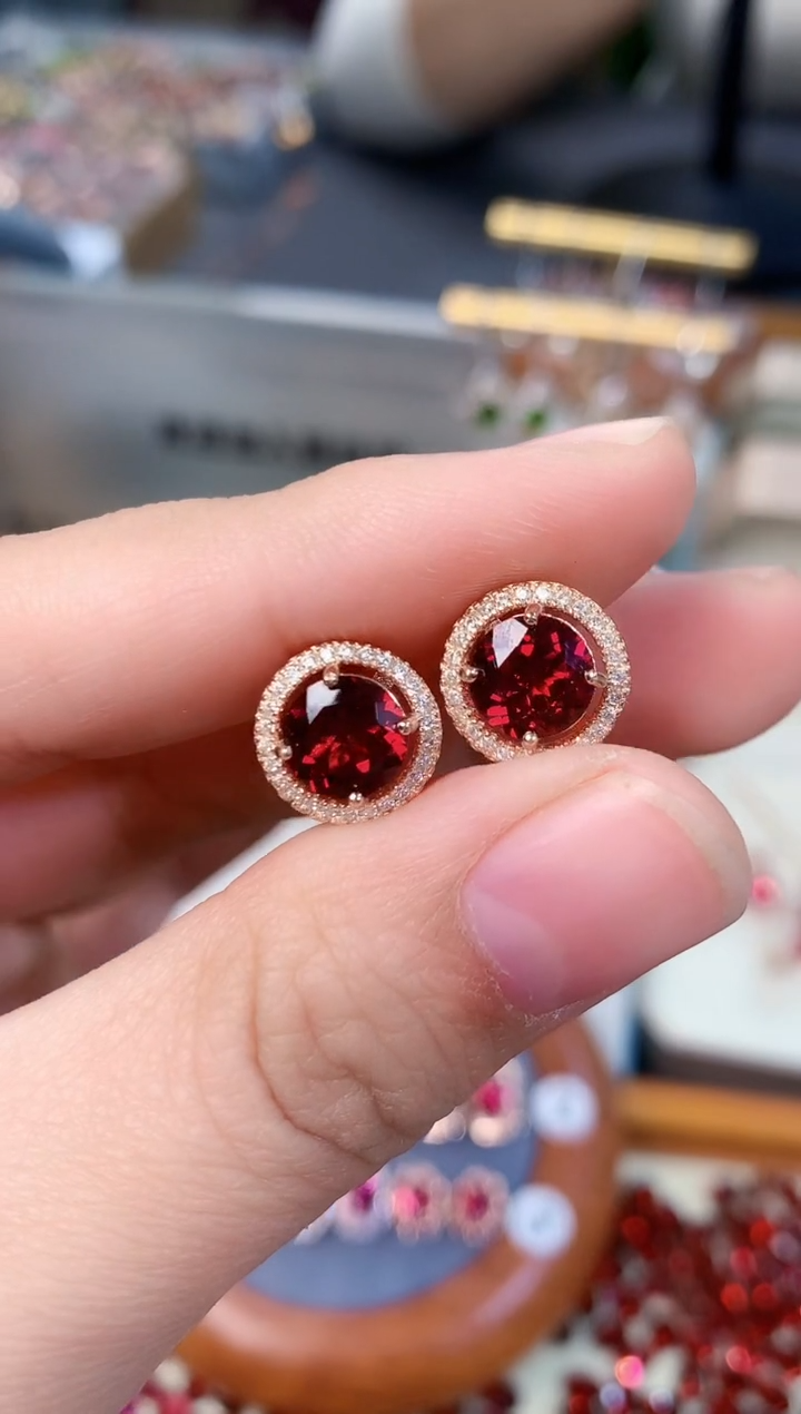 【闪购商品】石榴石耳钉银S925镶嵌天然镁铝