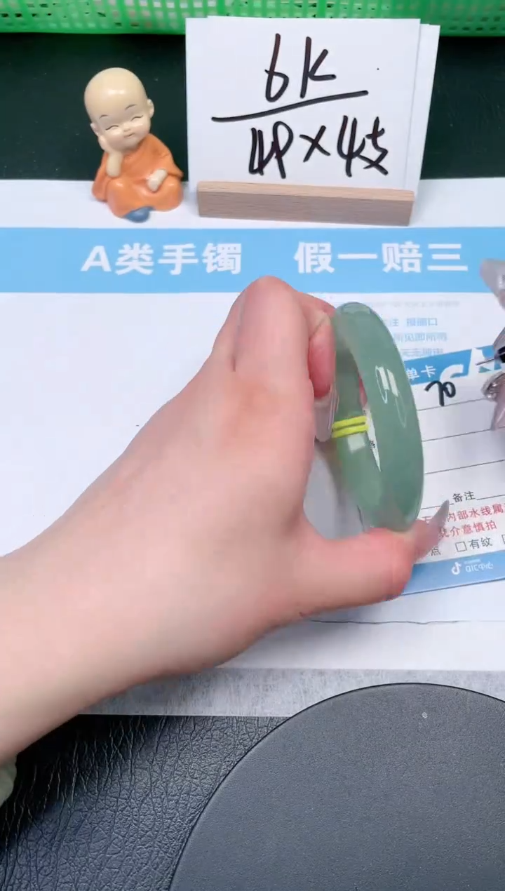 【闪购商品】石英质玉手镯未镶嵌70-56.5