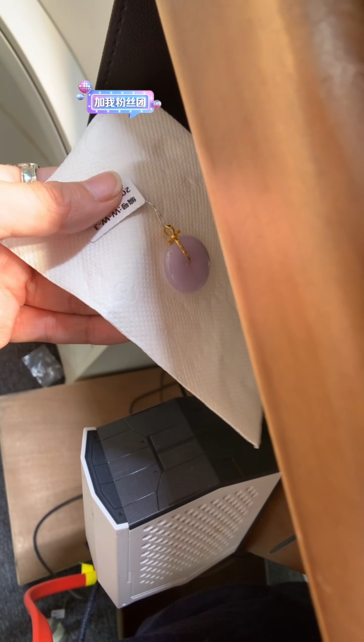 颈饰18K金镶嵌翡翠平安扣