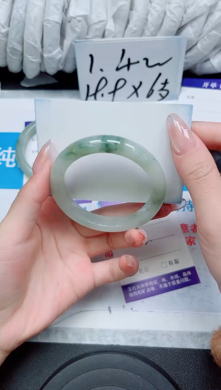 【闪购商品】石英质玉手镯未镶嵌61