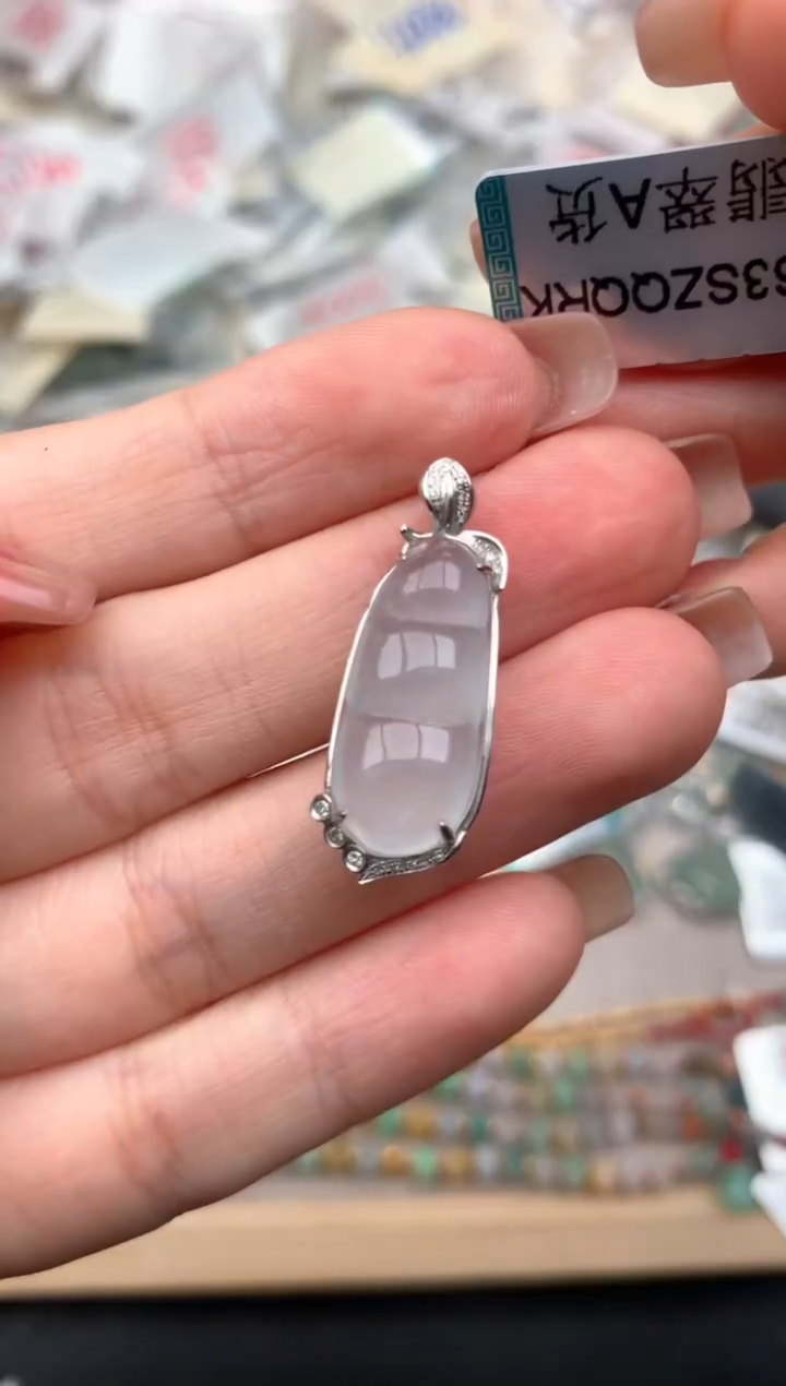 18K金镶嵌挂件翡翠一