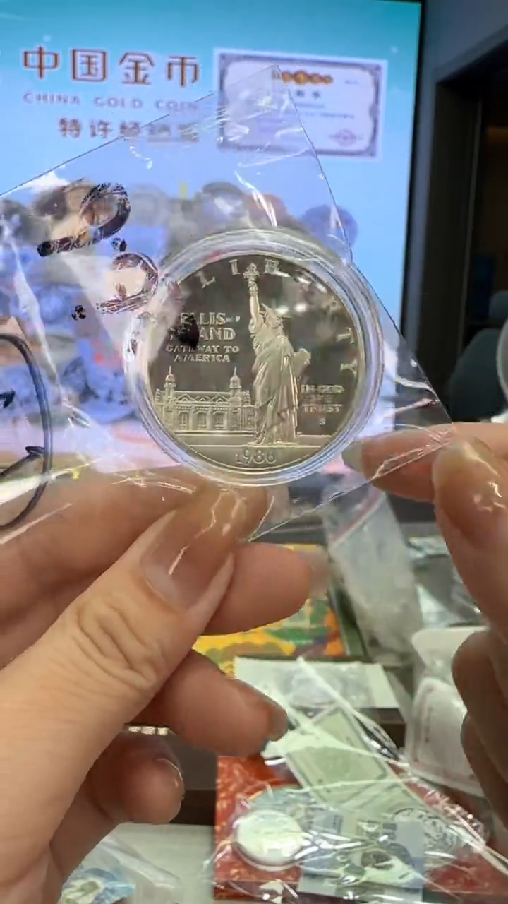 纯银银币12号约26.6克左右品相微瑕无证盒