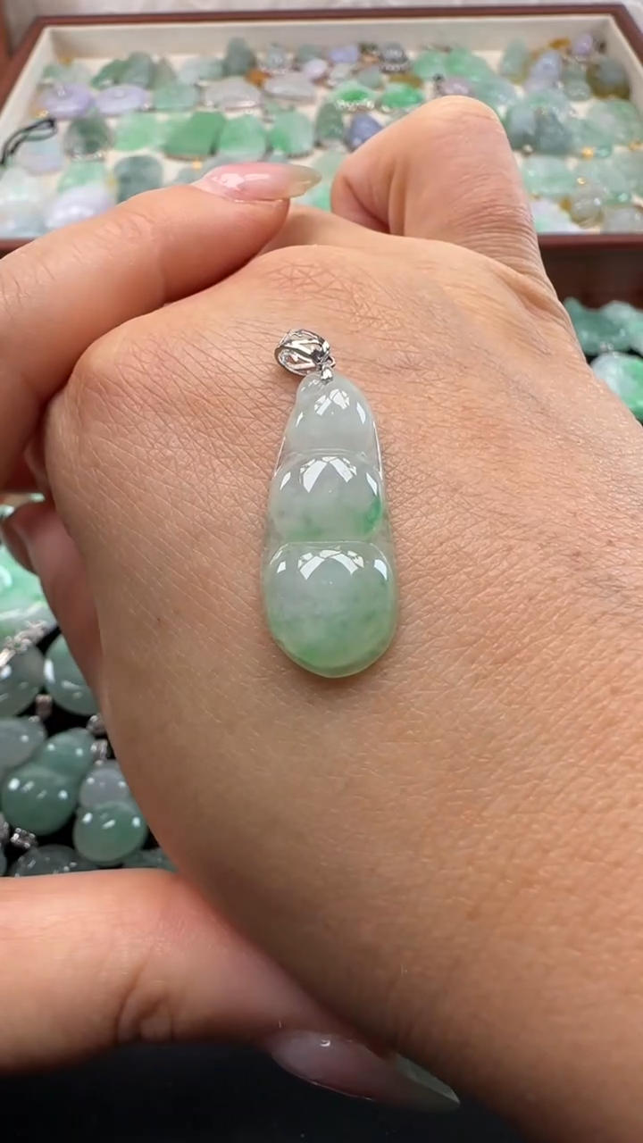 吊坠(不含链)18K金镶嵌翡翠豆子