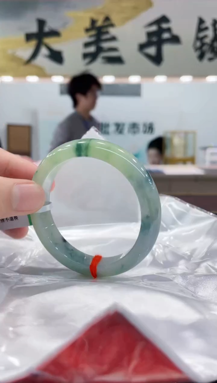 【闪购商品】翡翠手镯未镶嵌手镯