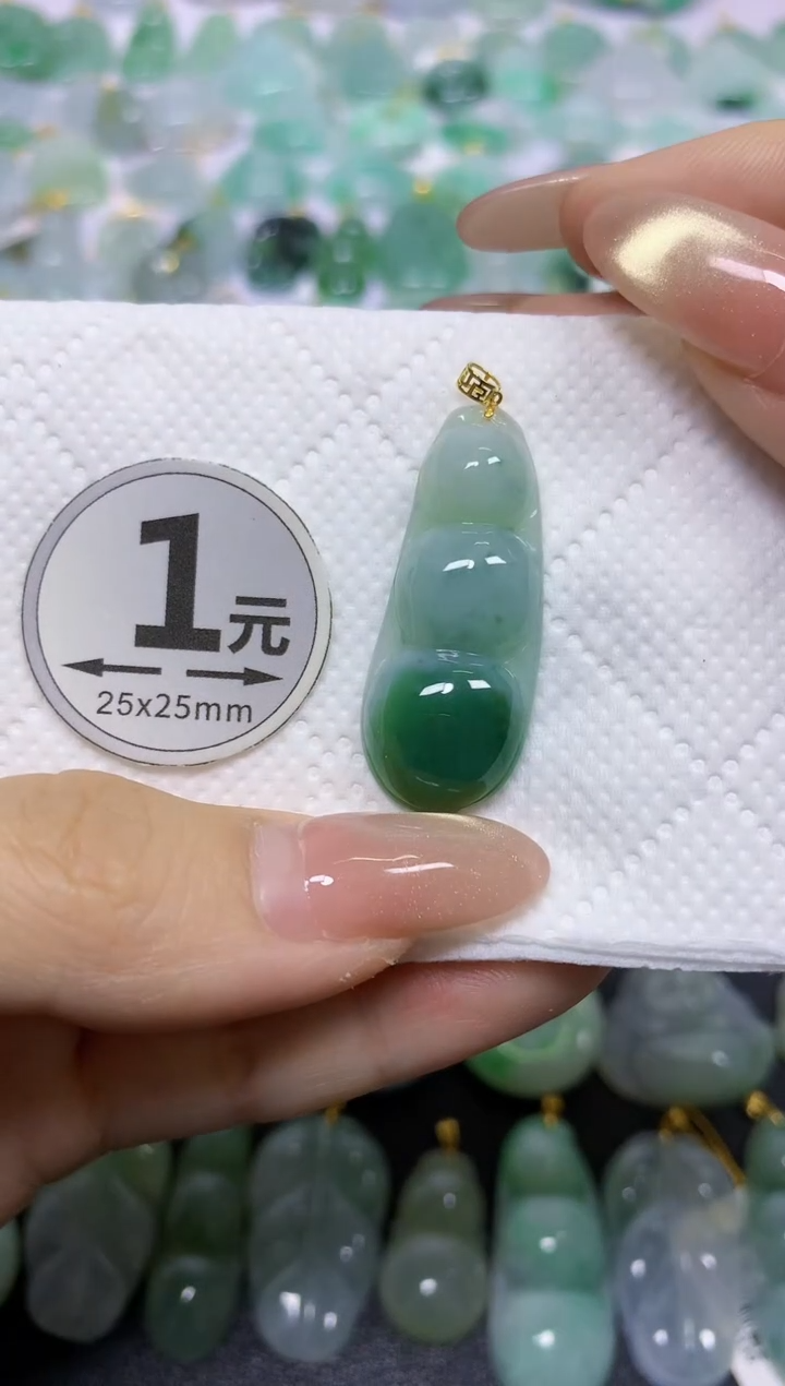 颈饰18K金镶嵌翡翠天然翡翠A货