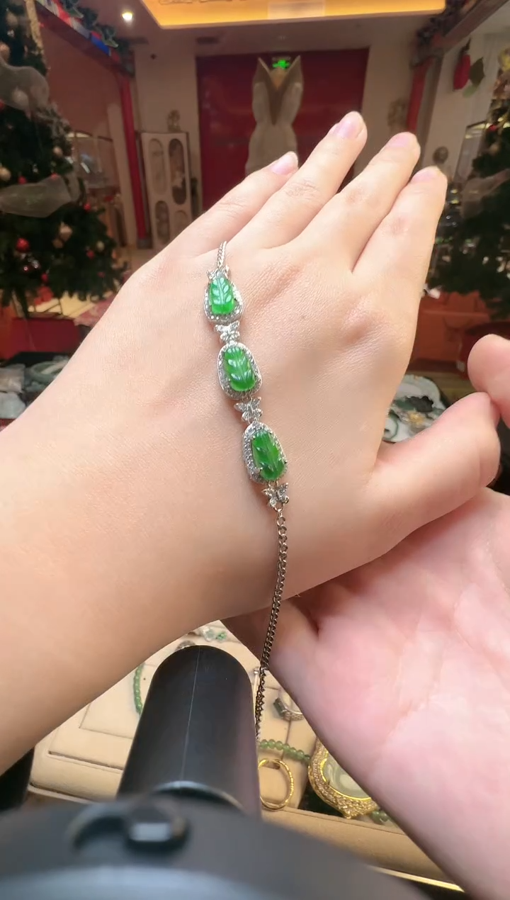 【闪购商品】翡翠吊坠(不含链)未镶嵌翡翠