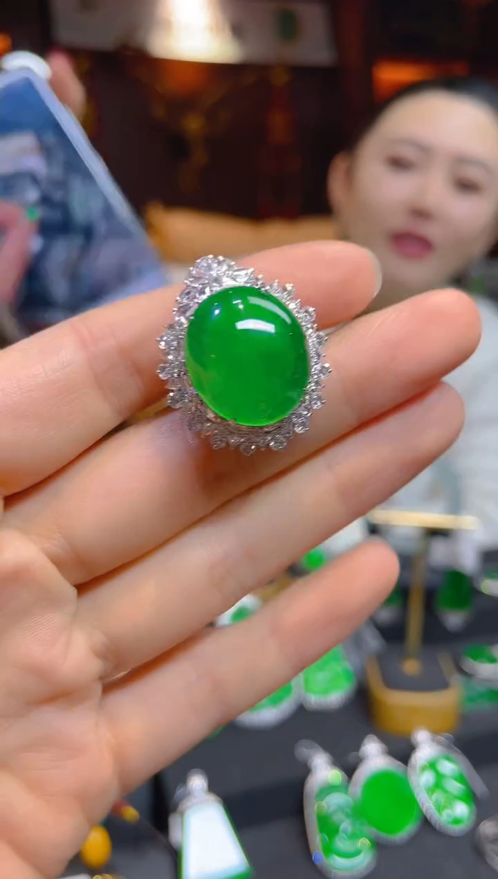 【闪购商品】翡翠戒指18K金镶嵌116893天然A货翡翠蛋面戒指