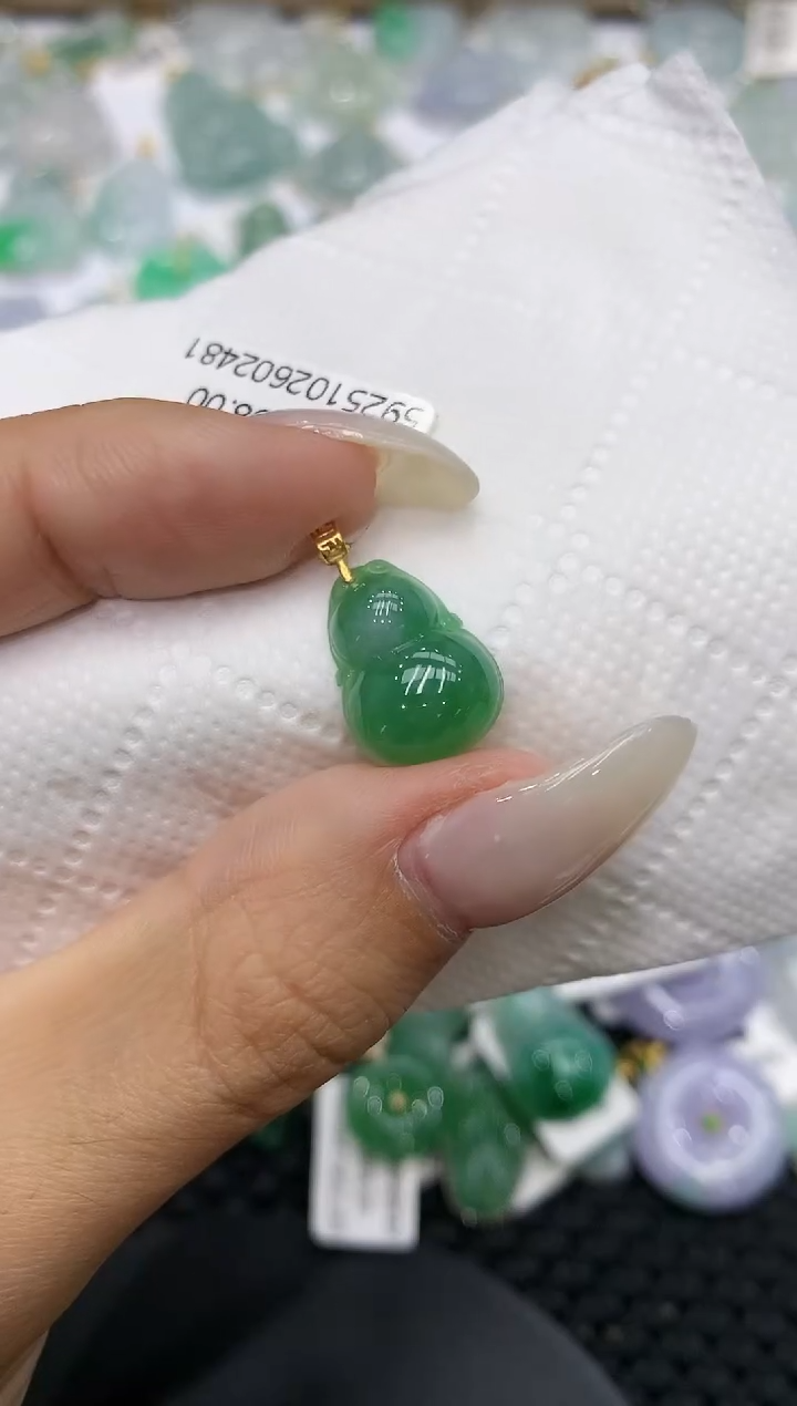颈饰18K金镶嵌翡翠111111111111