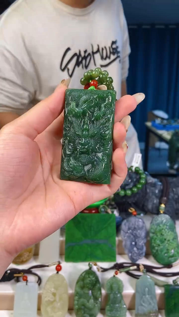 和田玉未镶嵌颈饰1