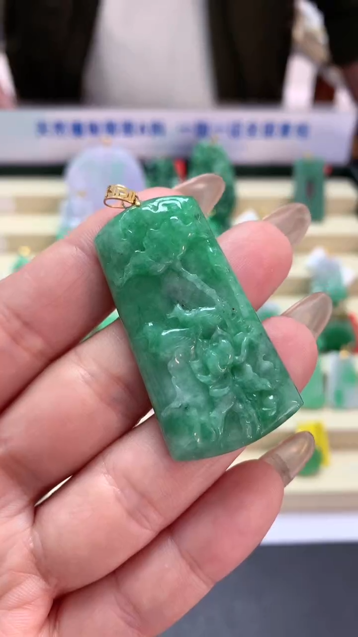【闪购商品】翡翠吊坠(不含链)18K金镶嵌挂件