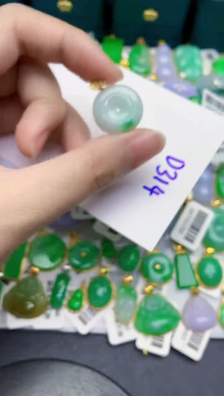 翡翠未镶嵌颈饰天然翡翠緬甸A貨