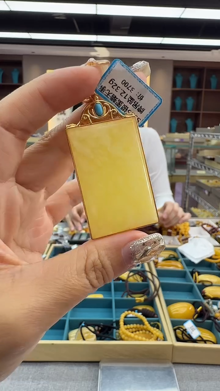 琥珀颈饰未镶嵌201秒拍号 假一罚三 