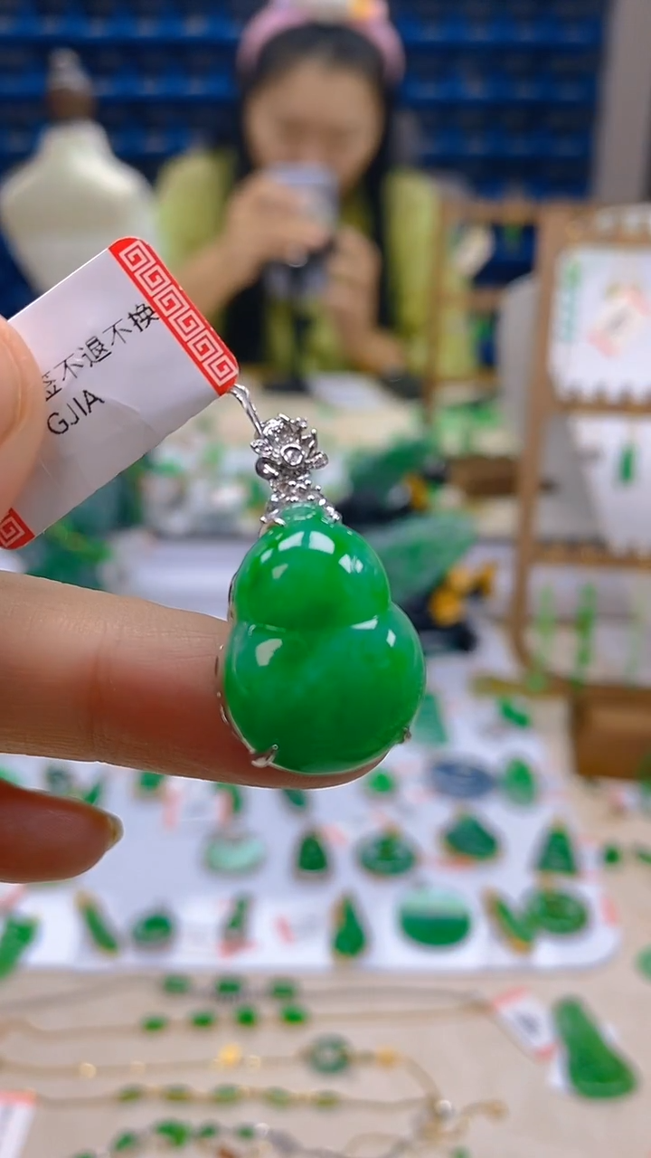 颈饰18K金镶嵌翡翠新号开播 全场乱卖