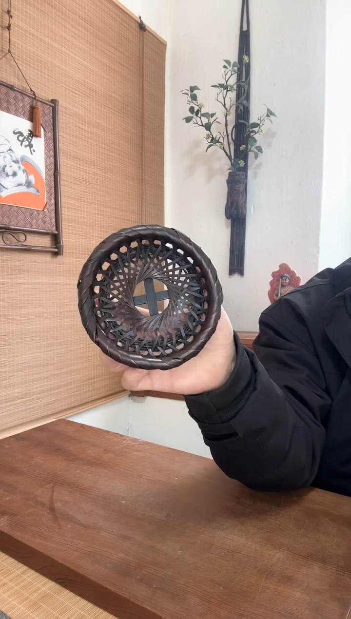 【闪购商品】杯中古品个别存有岁月痕迹，谨慎下单哦~