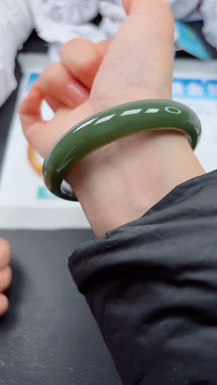 【闪购商品】和田玉手镯未镶嵌A329