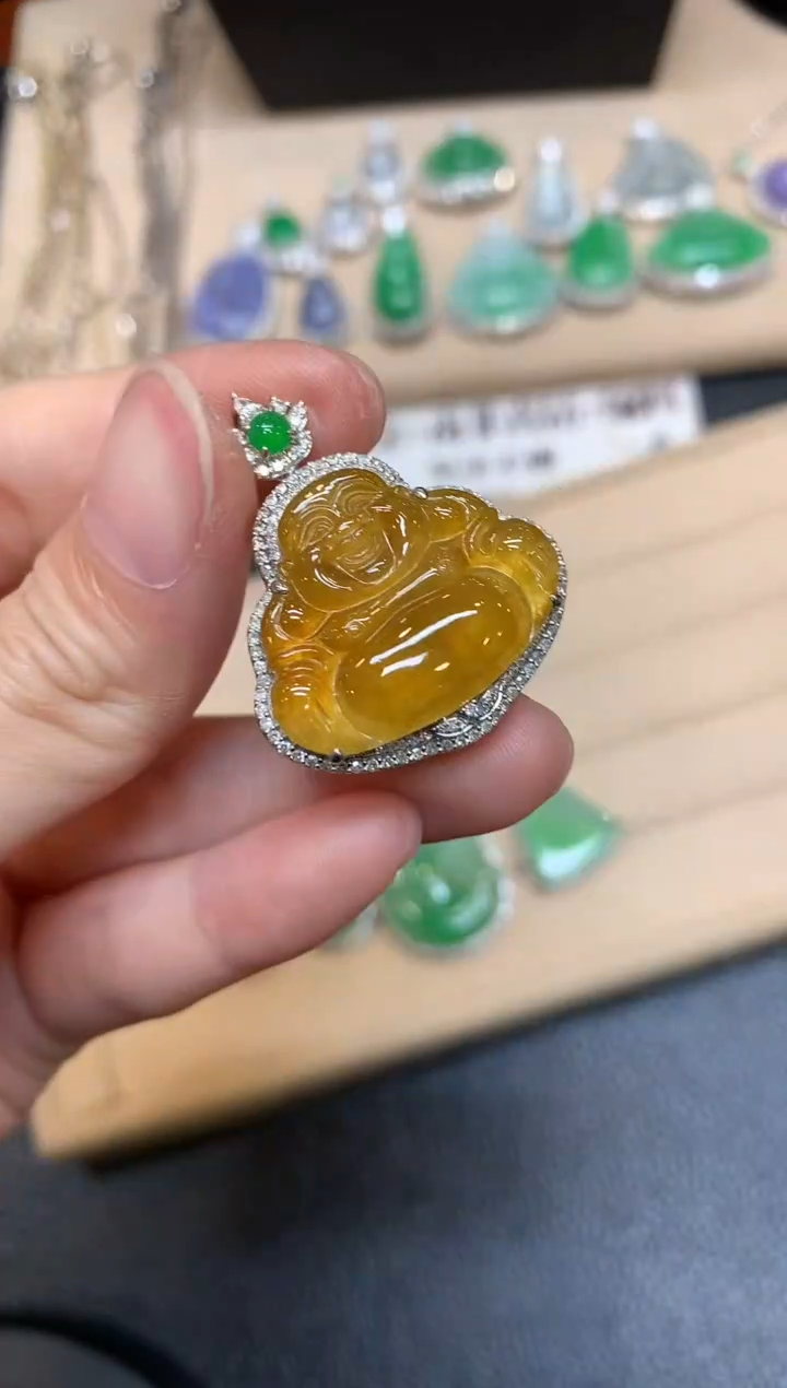 翡翠18K金镶嵌颈饰佛公【无服务费】