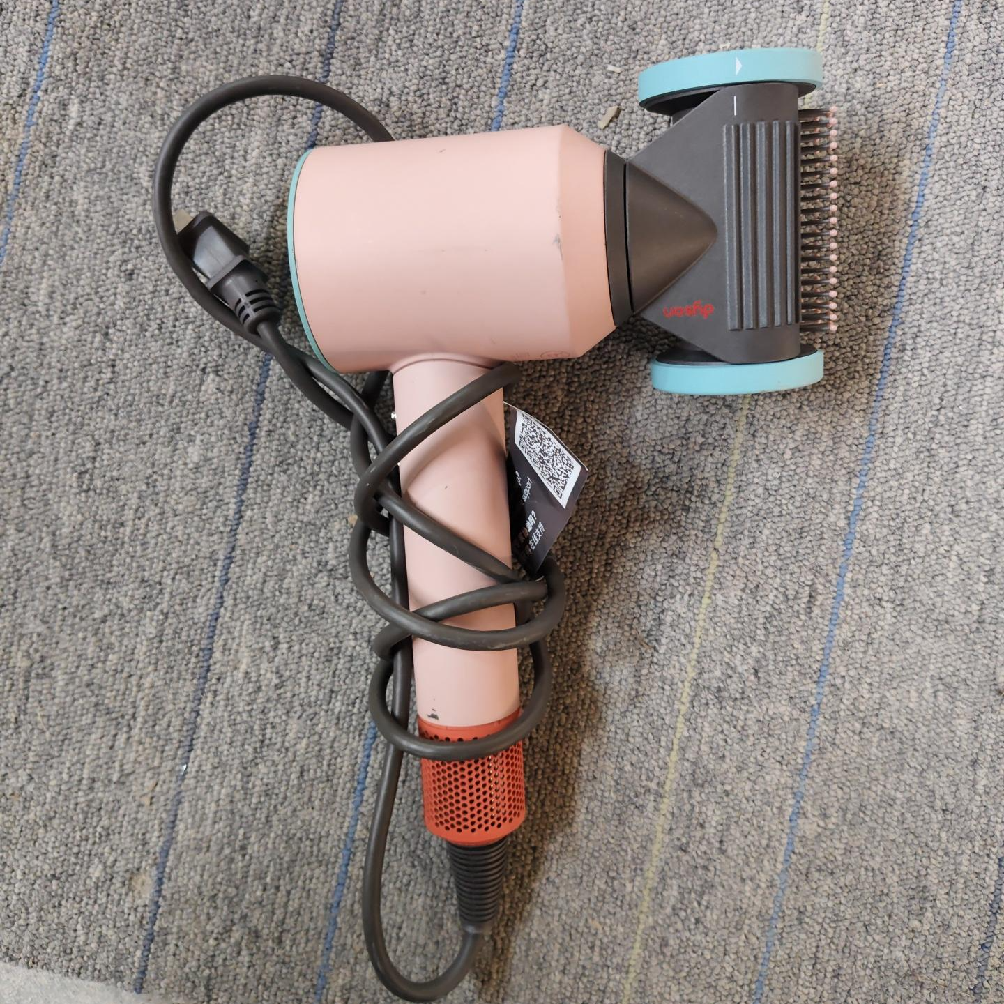 8新 dyson/戴森 武汉仓吹风机轻微划痕功能完好