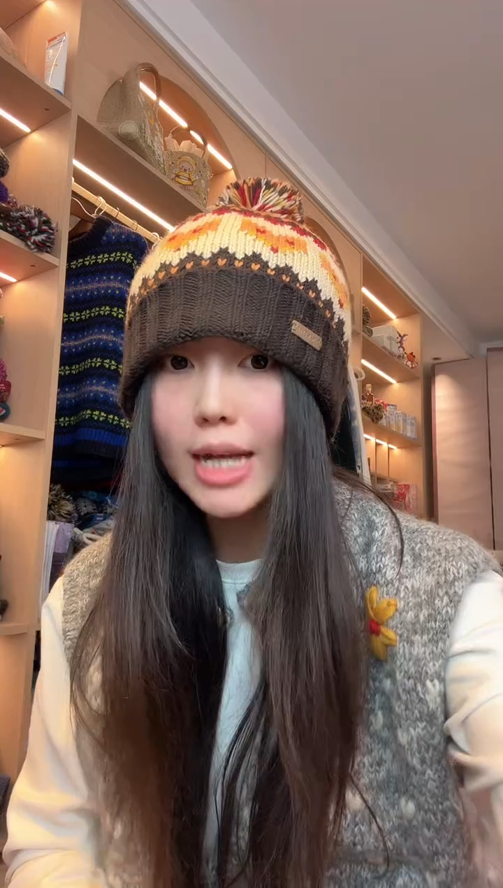 美丽如咖色翻边狐狸帽