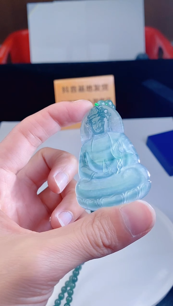 颈饰未镶嵌翡翠 