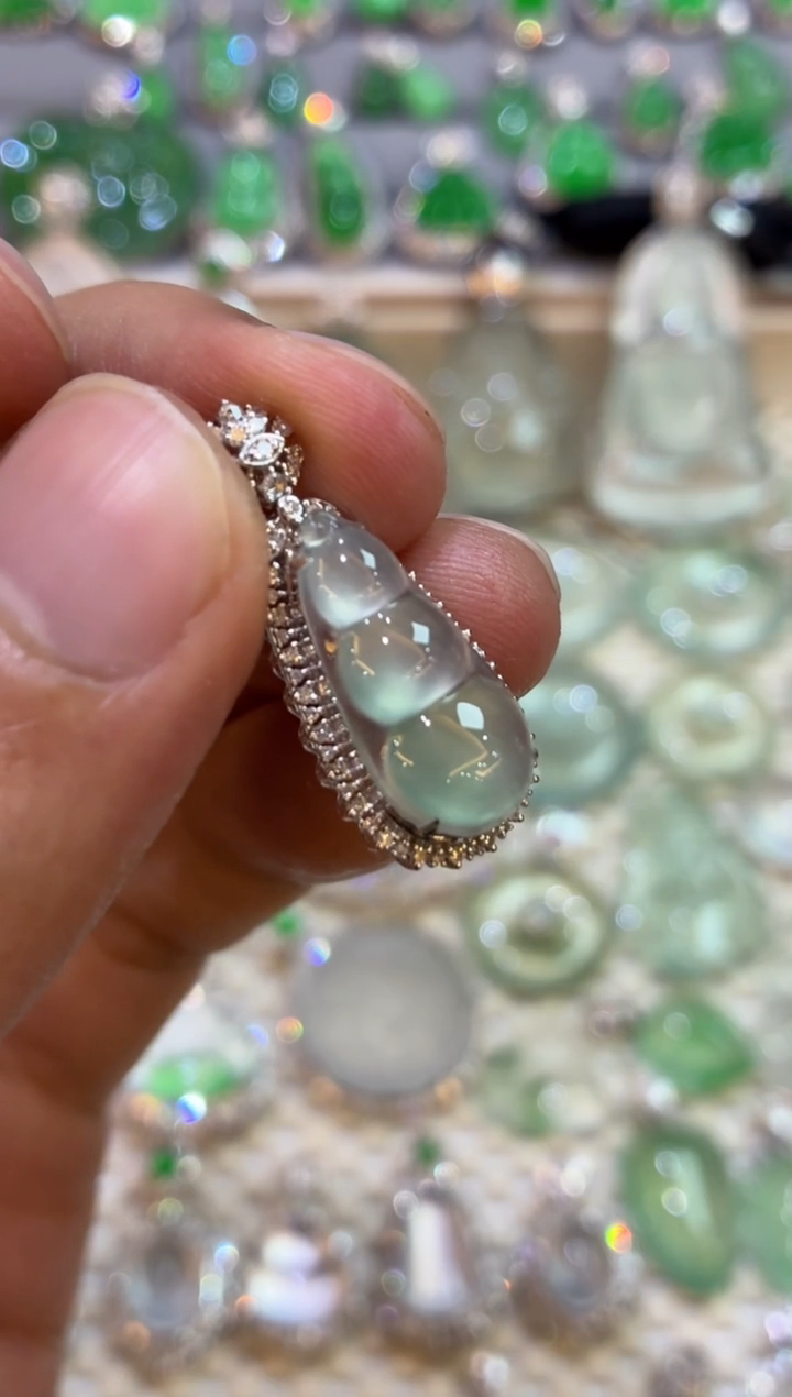 吊坠(不含链)18K金镶嵌翡翠豆子