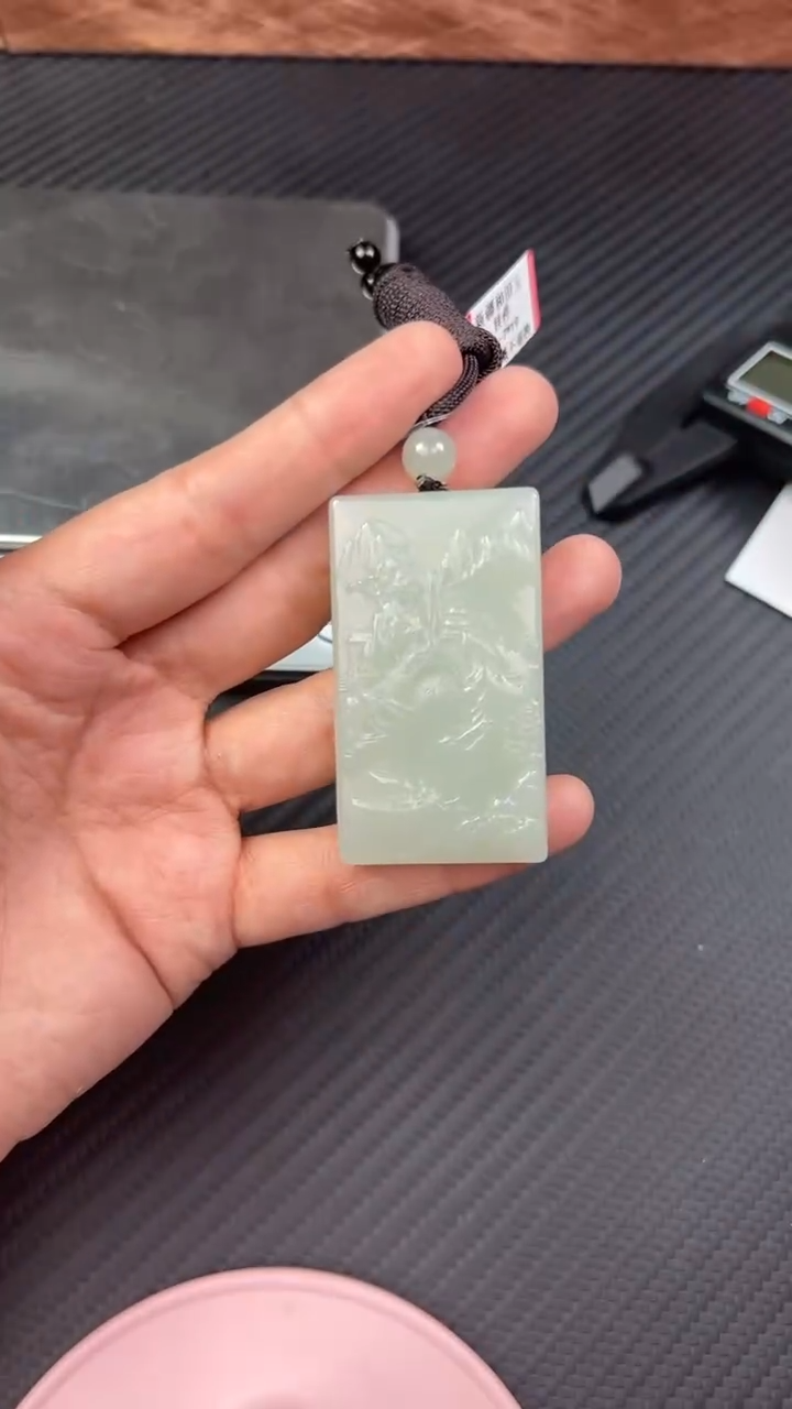 【闪购商品】和田玉吊坠(赠链)未镶嵌且末微色差近矿