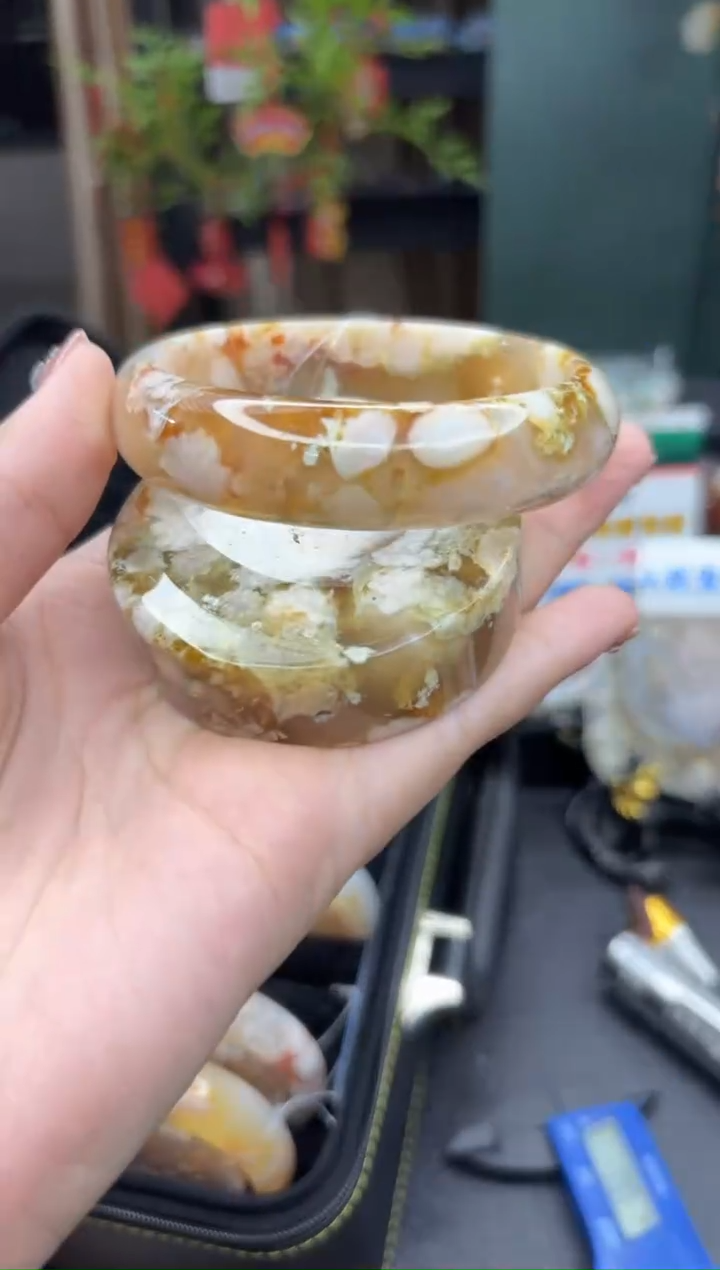 【闪购商品】石英质玉手镯未镶嵌552（63圈赠送镯心）