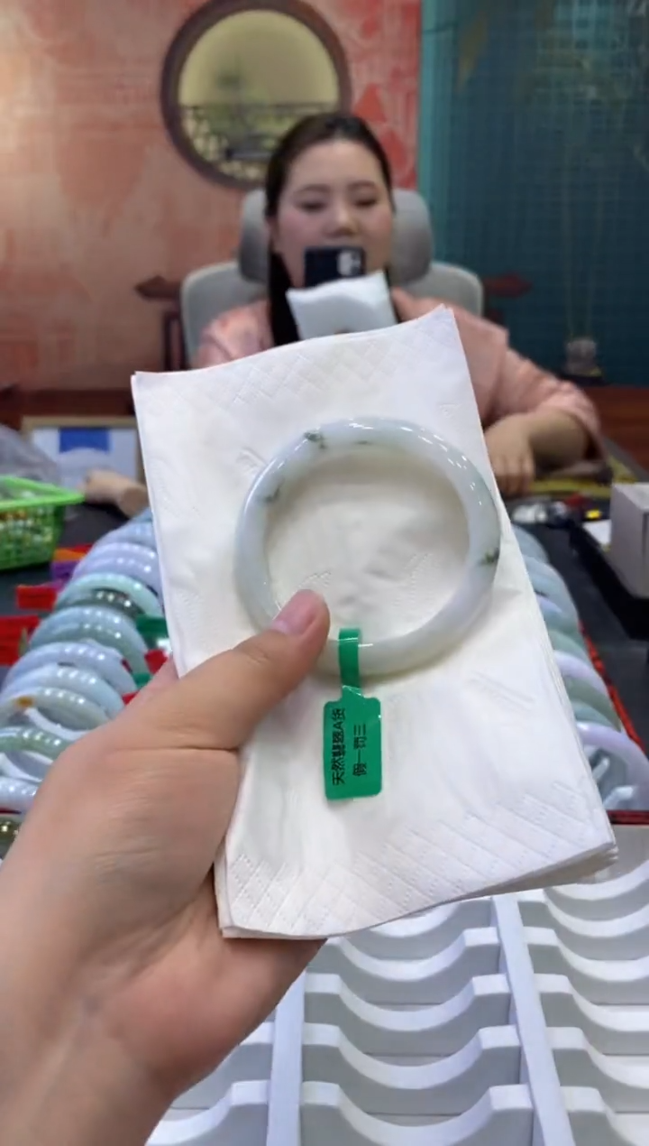 【闪购商品】翡翠手镯未镶嵌多人0005964