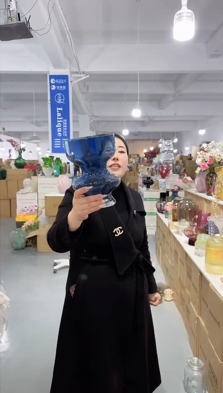 【闪购商品】玻璃唐总花瓶厂微瑕-RELE