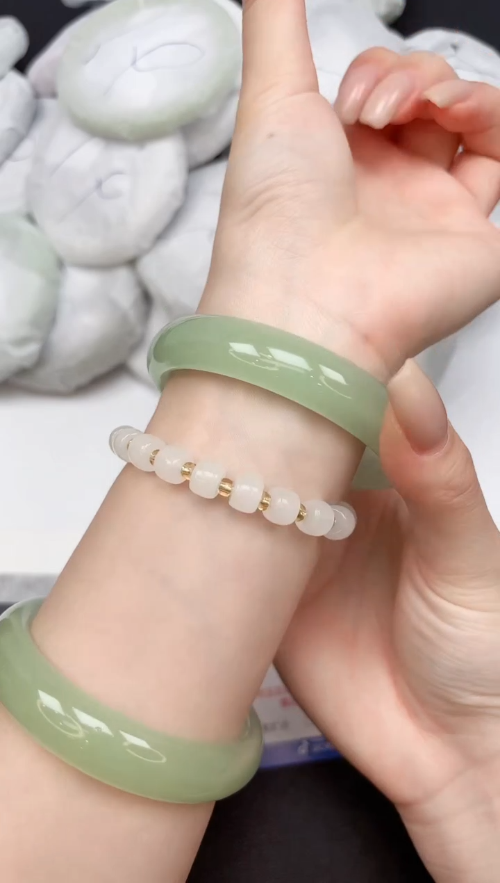 未镶嵌手镯石英岩玉36/60.6